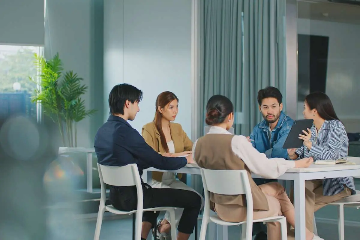 Business Communication: The Skill That Separates Managers from Leaders | The Enterprise World