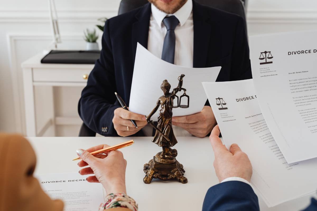 9 Tips To Choose The Right Lawyer in 2026 and Avoid Costly Mistakes | The Enterprise World
