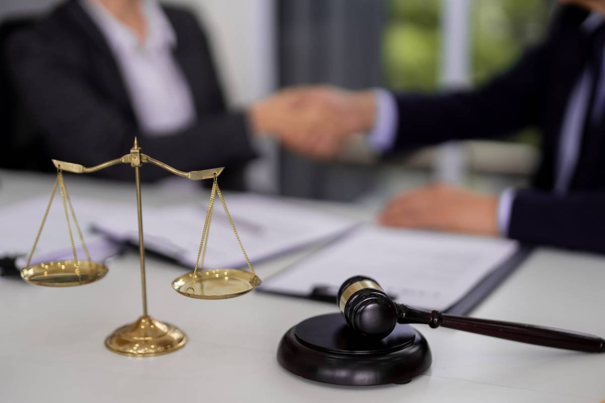 9 Tips To Choose The Right Lawyer in 2026 and Avoid Costly Mistakes | The Enterprise World