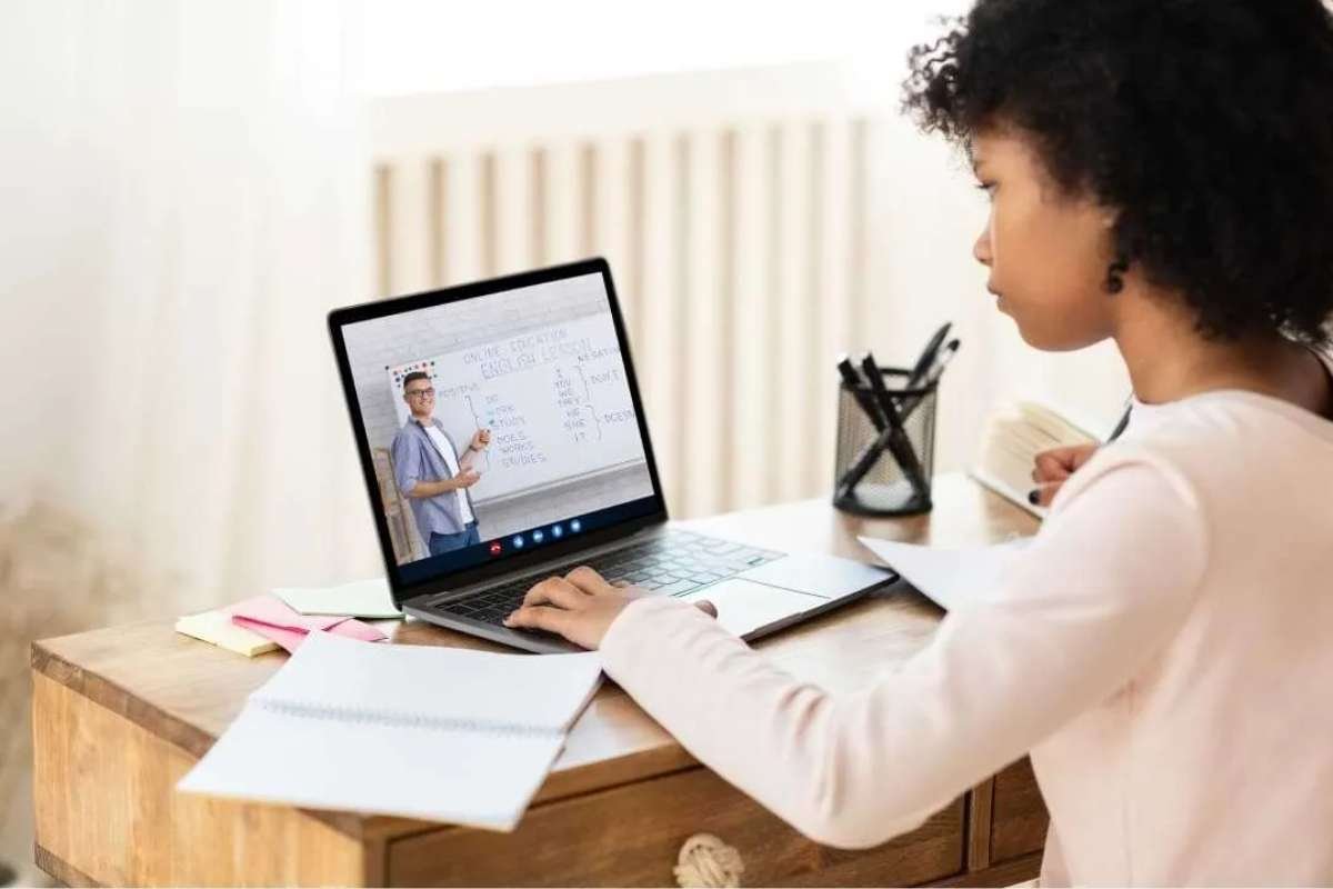 Online vs Traditional Tutoring: Smarter Learning Guide 2026 | The Enterprise World