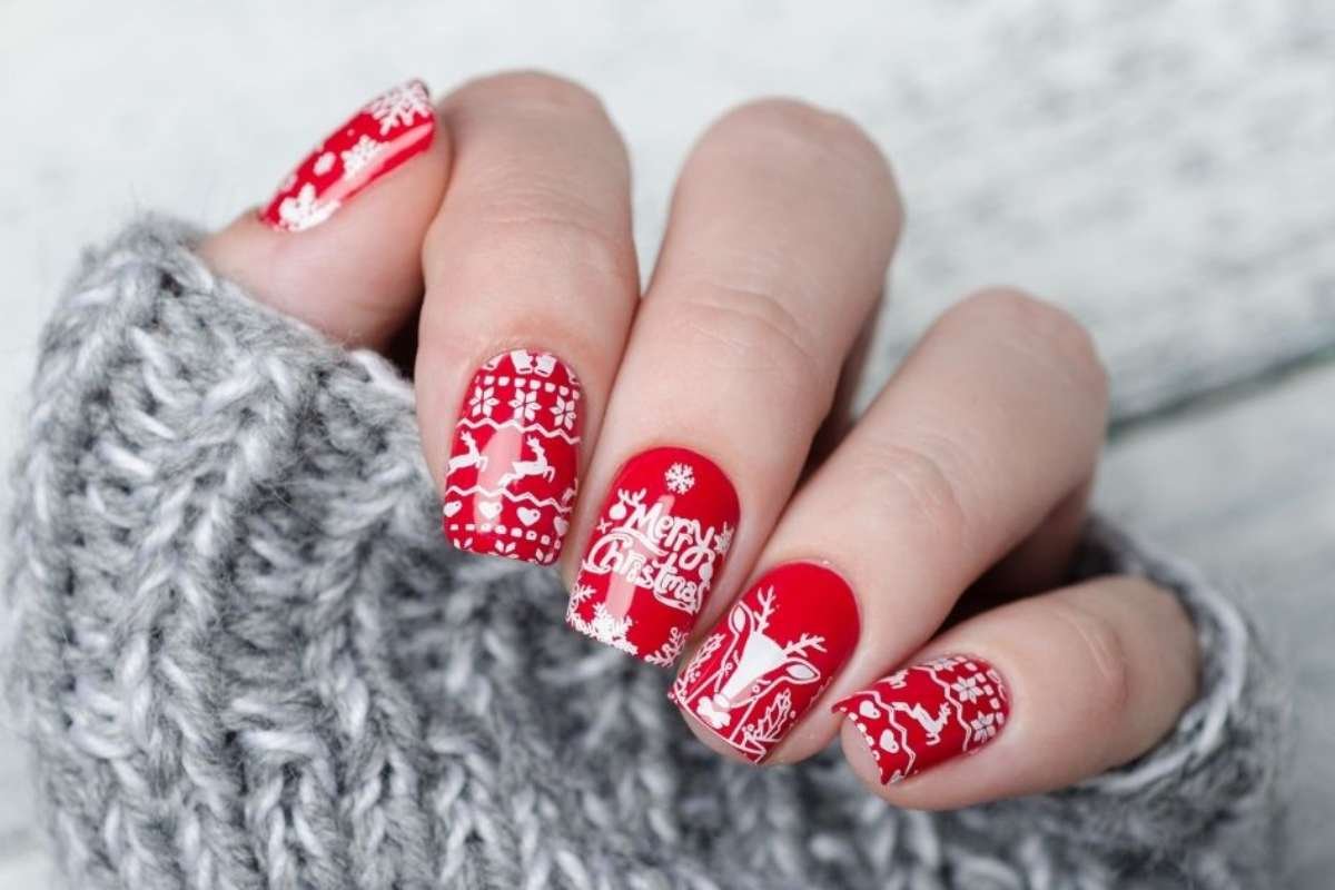Festive Christmas French Tip Nail Ideas That Turn Heads This Season
