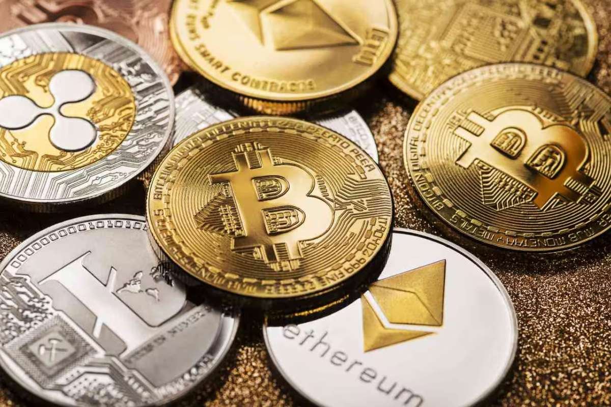 Gold and Silver Outshine Bitcoin as Investors Reassess Risk in Late-Year Markets