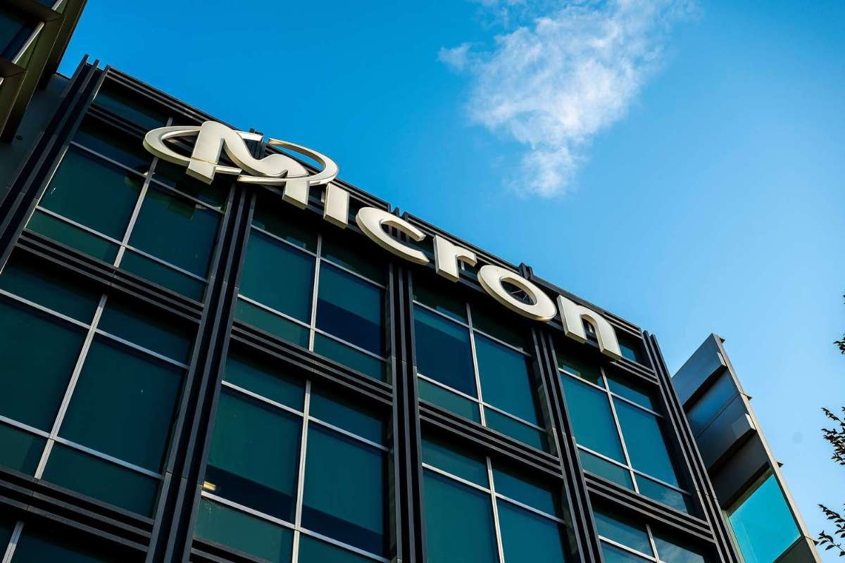 Micron Stock Rises Despite Broader Market Downturn