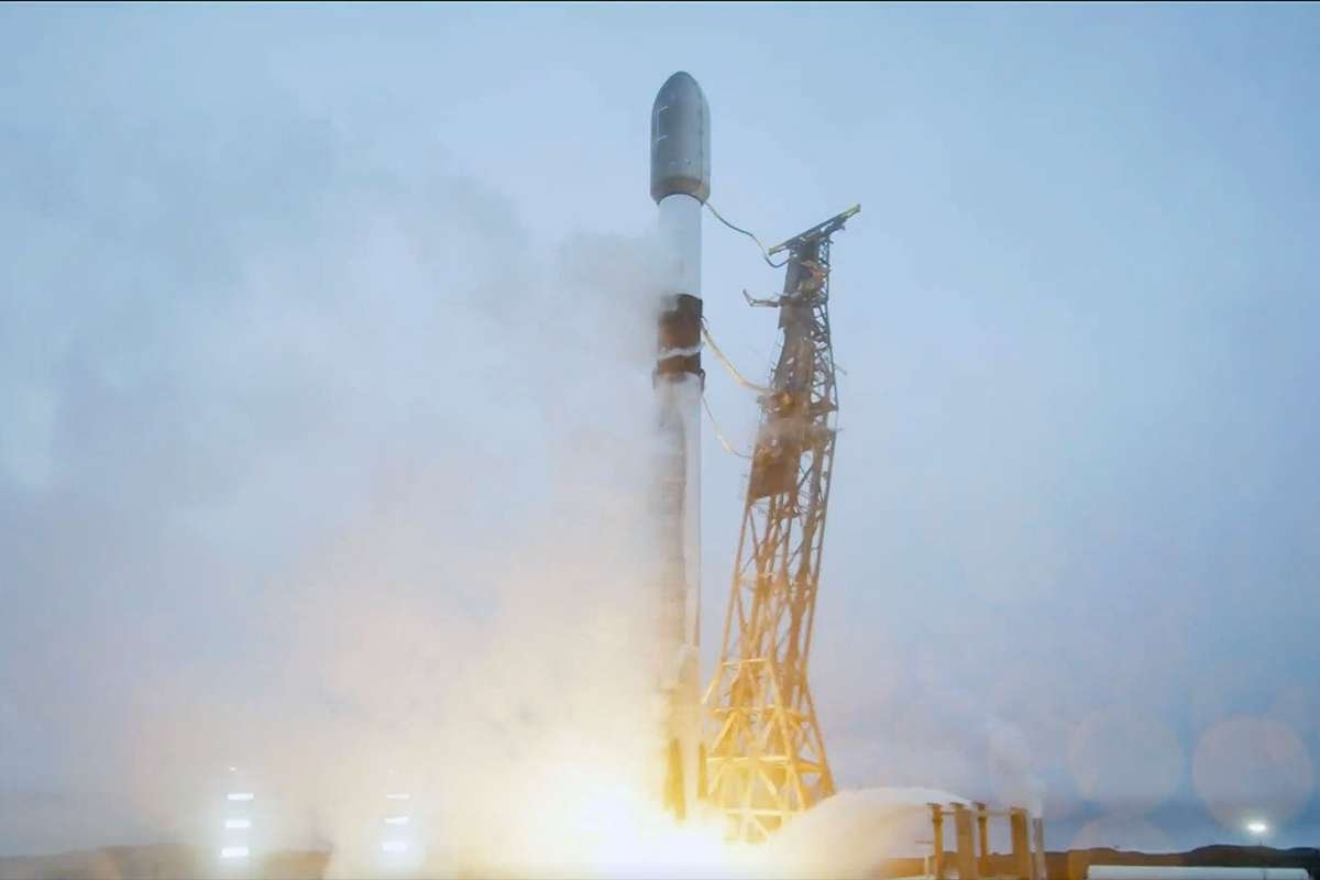 SpaceX Delays Historic Starlink Launch as Weather Halts Record-Breaking Falcon 9 Mission