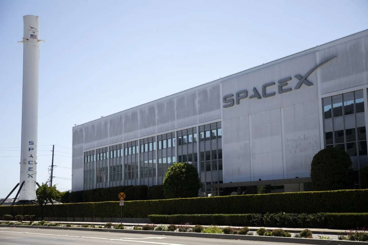 SpaceX Reportedly Prepares for Record-Breaking 2026 IPO