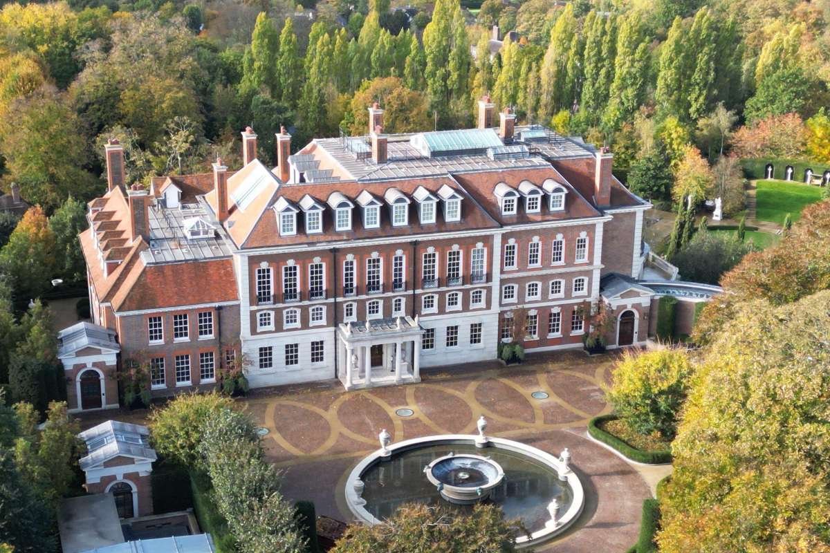 Explore 25 Biggest Houses in the World That Truly Redefine Living | The Enterprise World