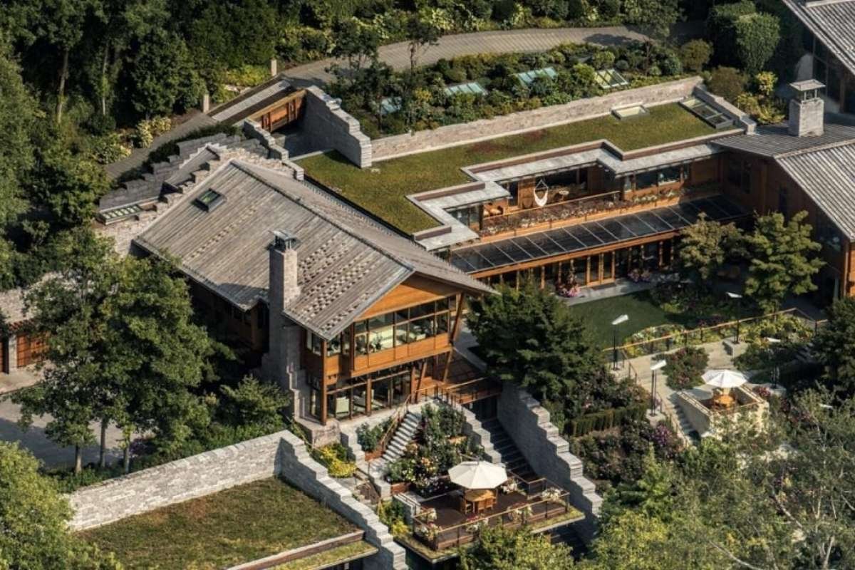 Explore 25 Biggest Houses in the World That Truly Redefine Living | The Enterprise World
