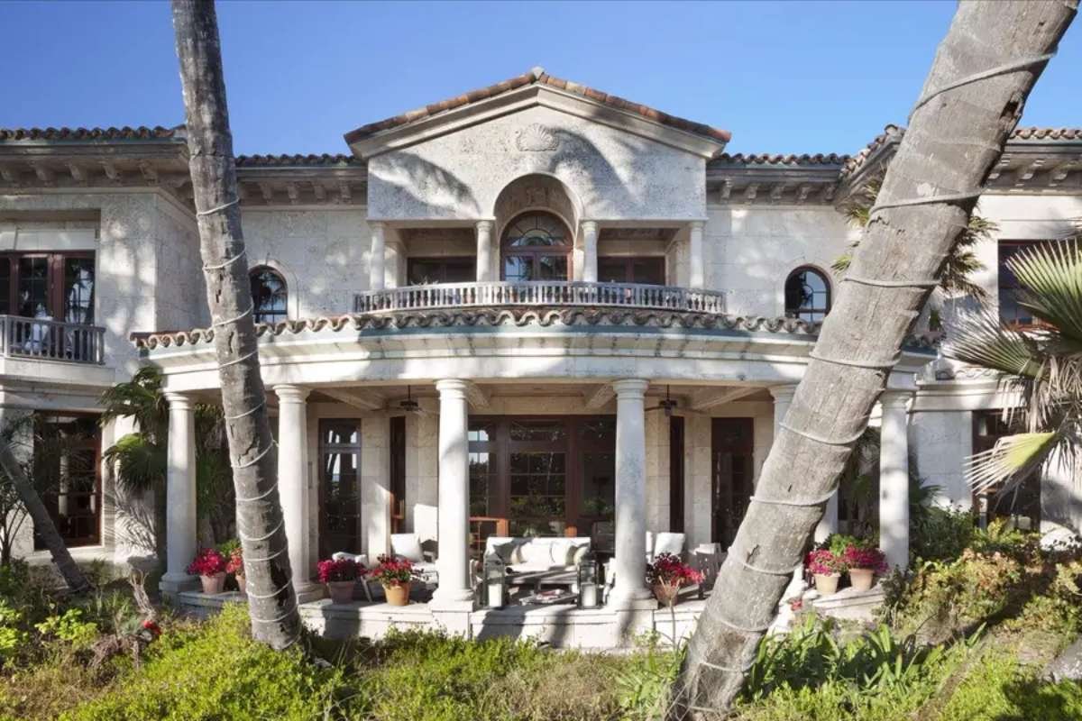 Explore 25 Biggest Houses in the World That Truly Redefine Living | The Enterprise World