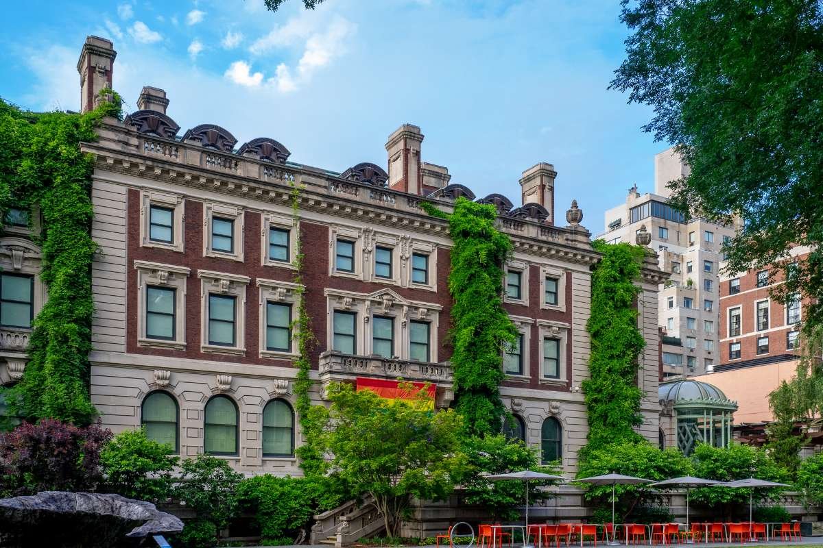 Explore 25 Biggest Houses in the World That Truly Redefine Living | The Enterprise World