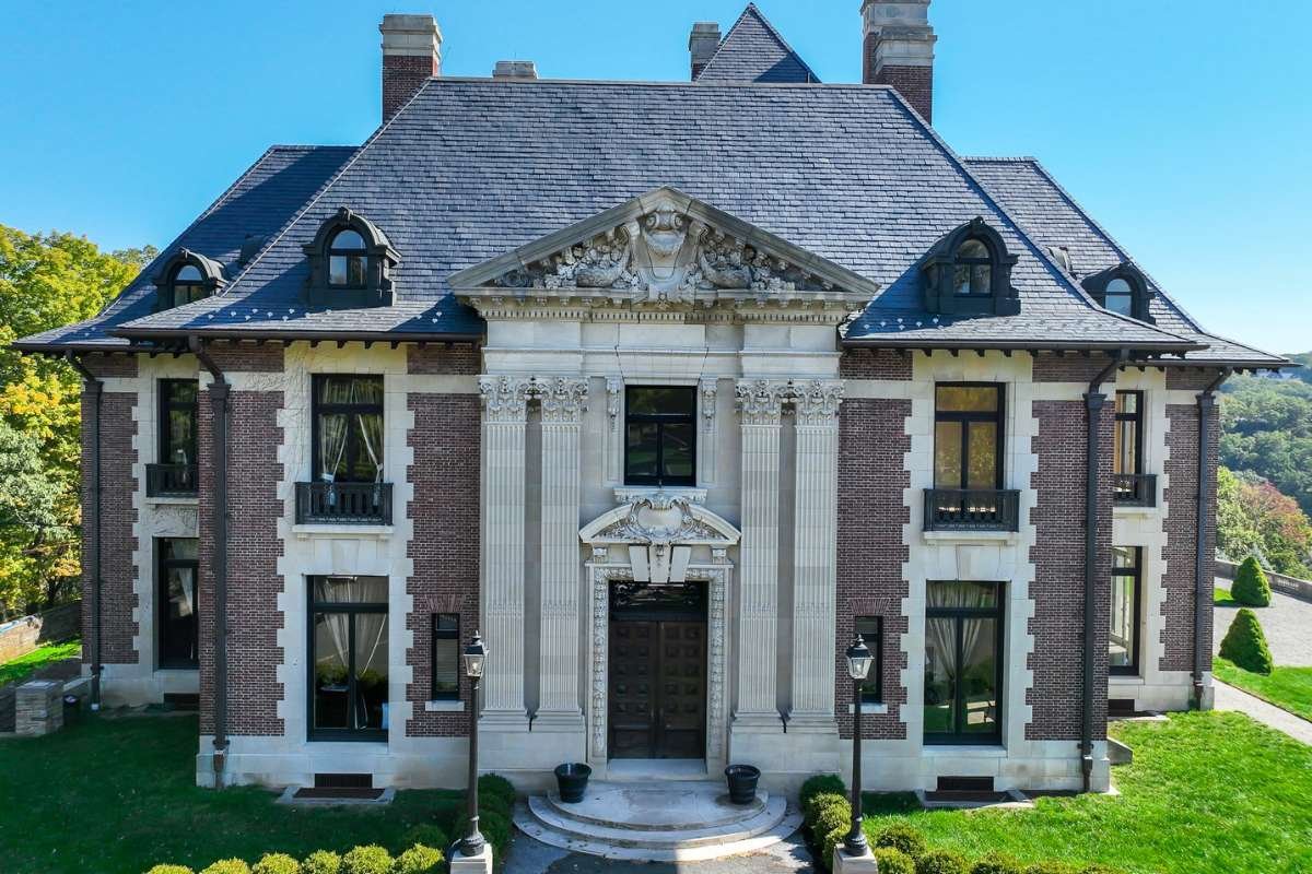 Explore 25 Biggest Houses in the World That Truly Redefine Living | The Enterprise World