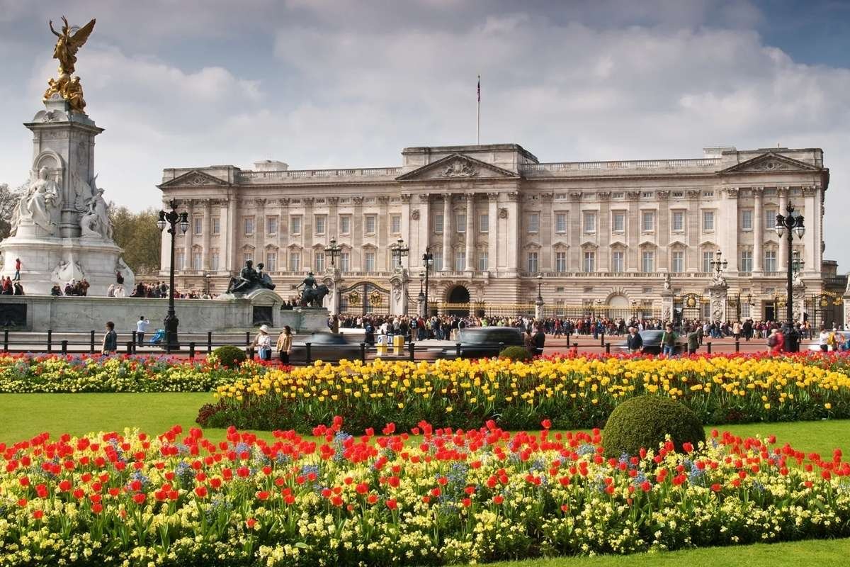 Explore 25 Biggest Houses in the World That Truly Redefine Living | The Enterprise World