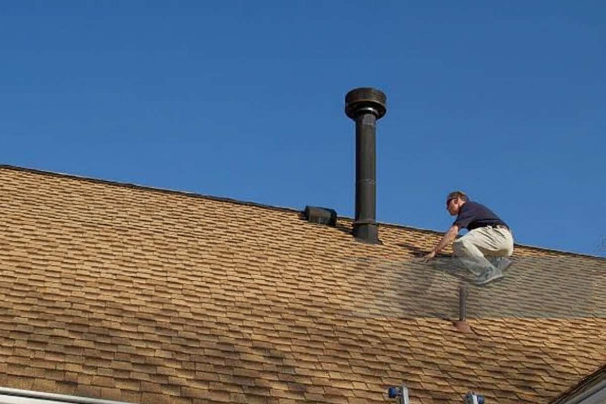 How Roofing Contractors Fix Roof Moisture Problems Effectively? | The Enterprise World