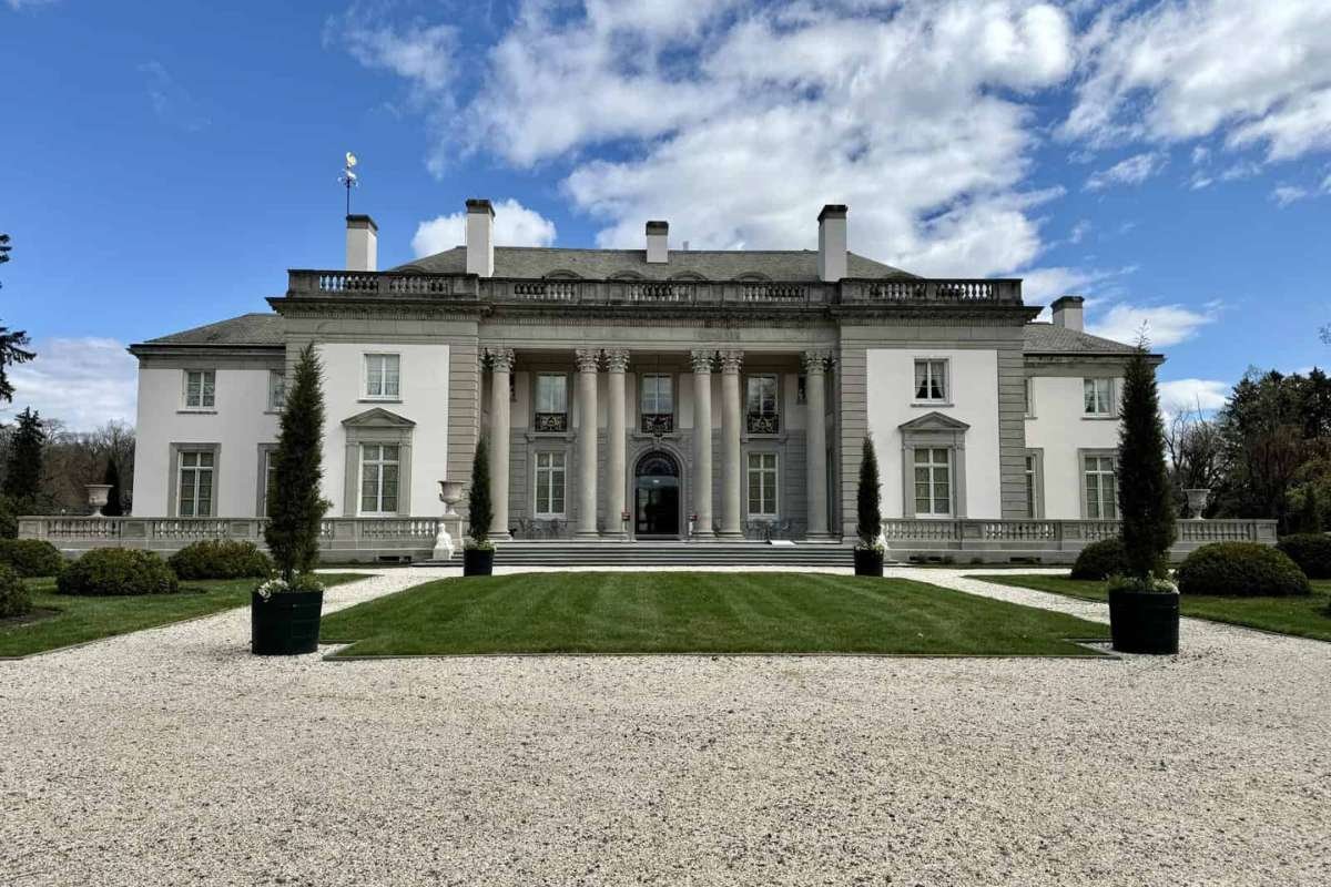Explore 25 Biggest Houses in the World That Truly Redefine Living | The Enterprise World