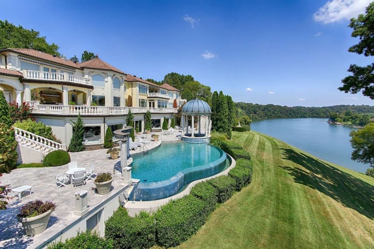 Explore 25 Biggest Houses in the World That Truly Redefine Living | The Enterprise World