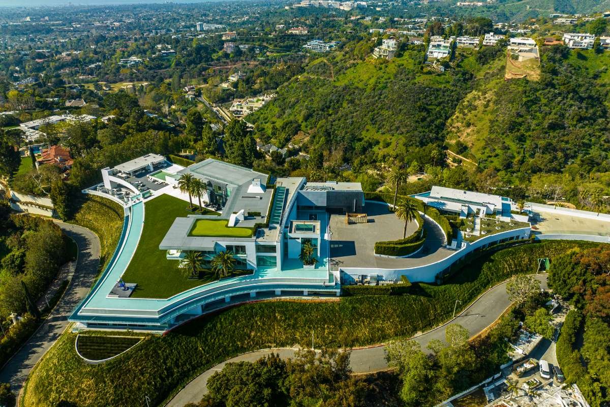 Explore 25 Biggest Houses in the World That Truly Redefine Living | The Enterprise World