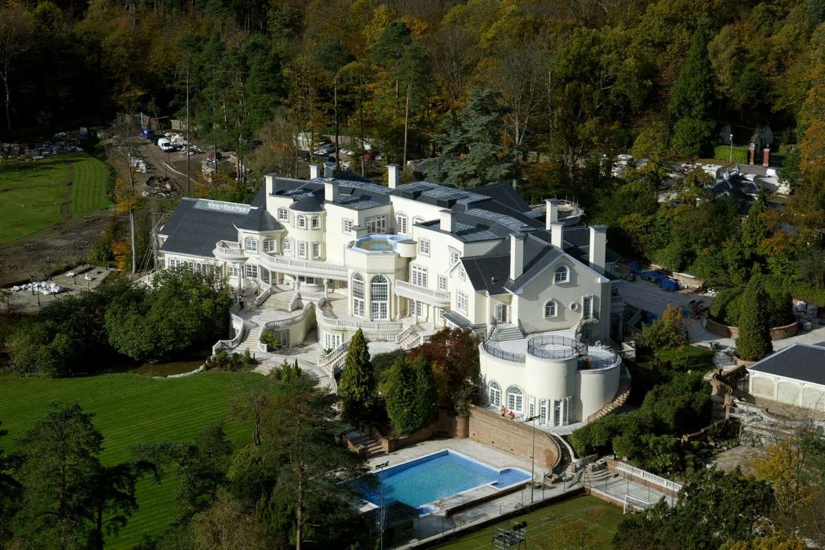 Explore 25 Biggest Houses in the World That Truly Redefine Living | The Enterprise World