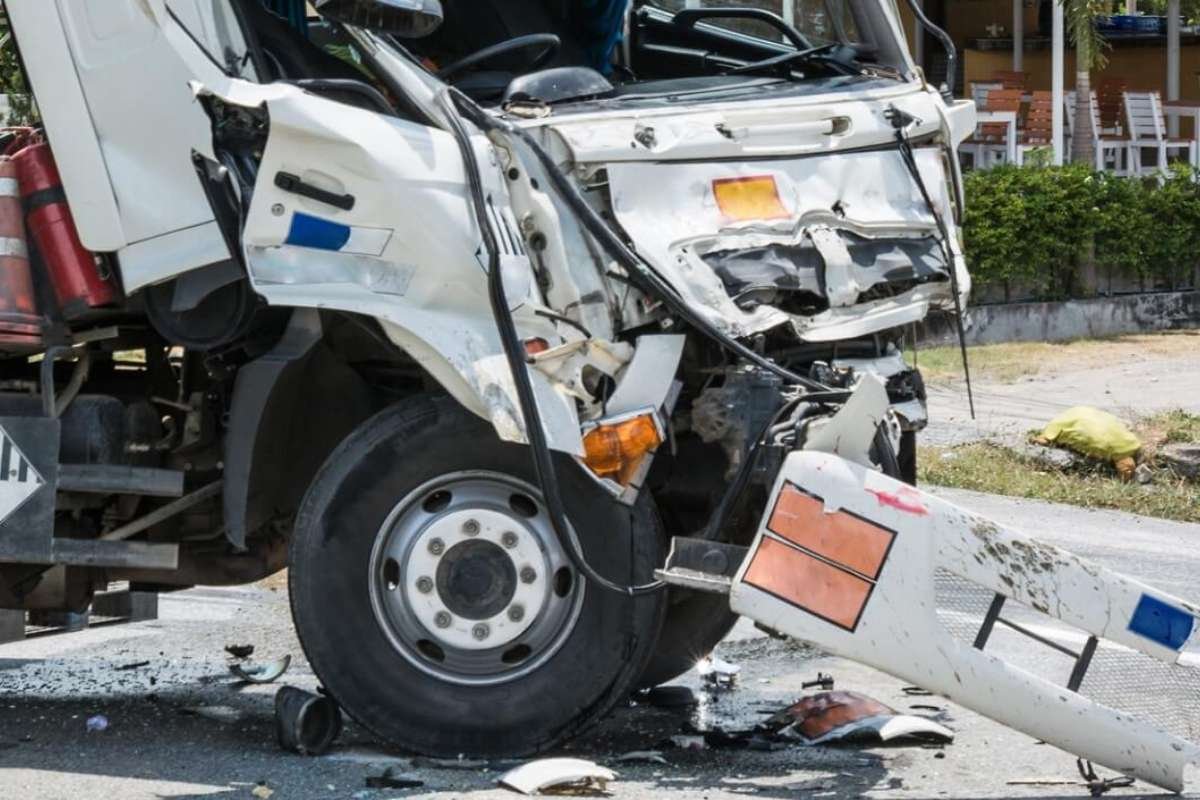 Truck Accident Liability: What Smart Companies Do in 48 Hours | The Enterprise World