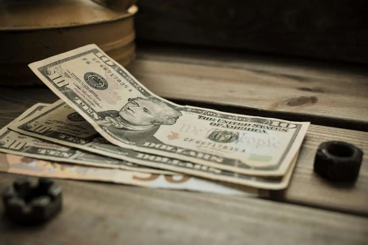 De-Dollarization Debate Grows as Euro Rises Despite Weak Growth | The Enterprise world