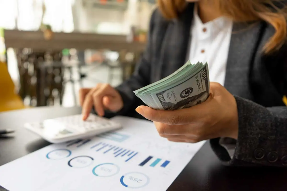 How Smart Owners Avoid Cash Flow Problems in Small Businesses?