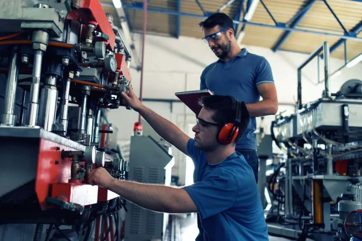 Manufacturing Operations Management and the Future of Smart Factories | The Enterprise World