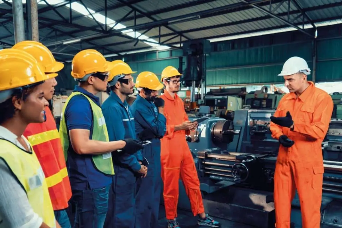 What Makes Smart Manufacturing Different From Traditional Manufacturing? | The Enterprise World