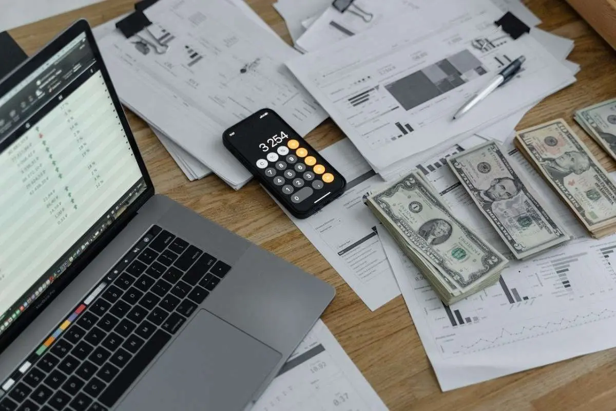 How Smart Owners Avoid Cash Flow Problems in Small Businesses?