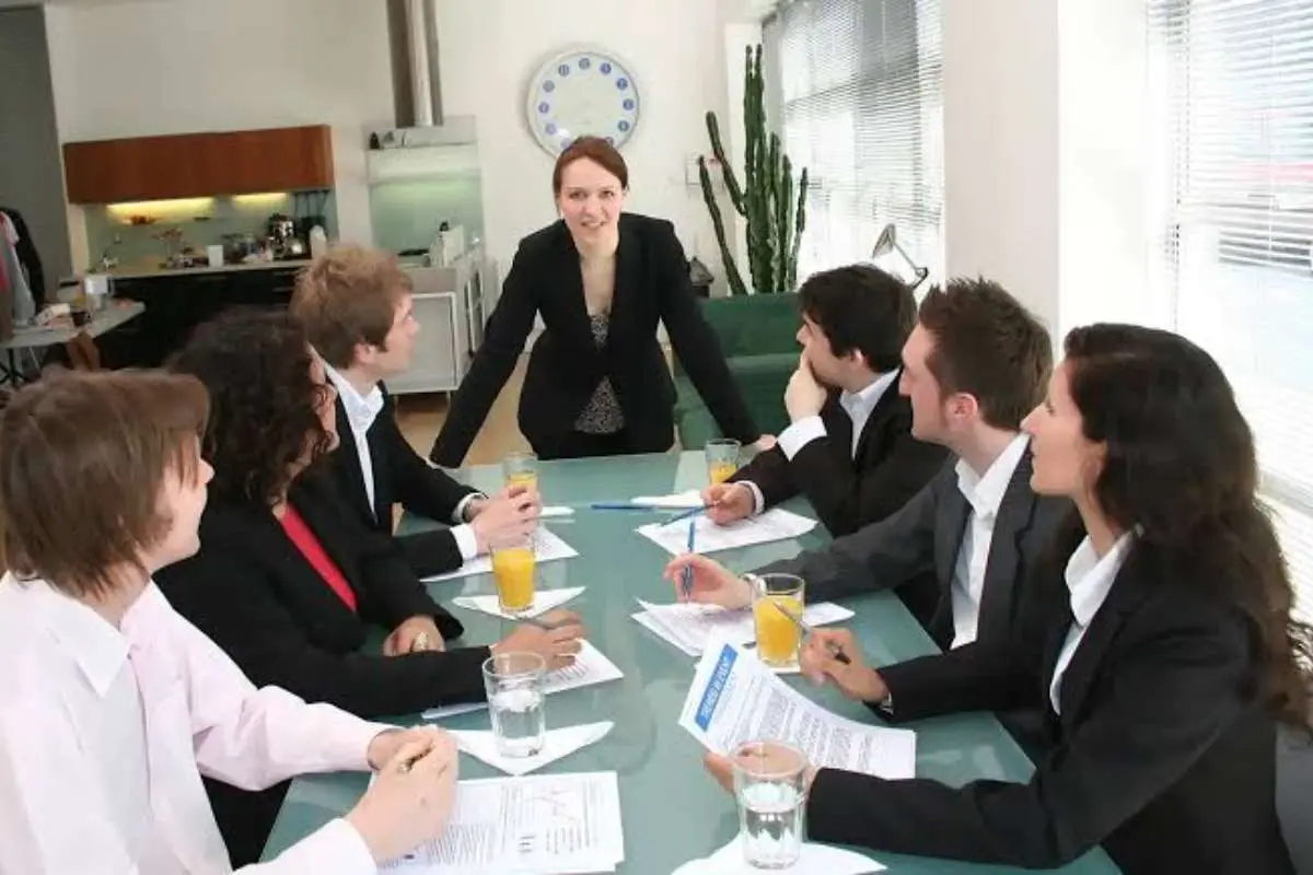 Collaborative vs Autocratic Decision-Making: Where Most Leaders Get It Wrong | The Enterprise World