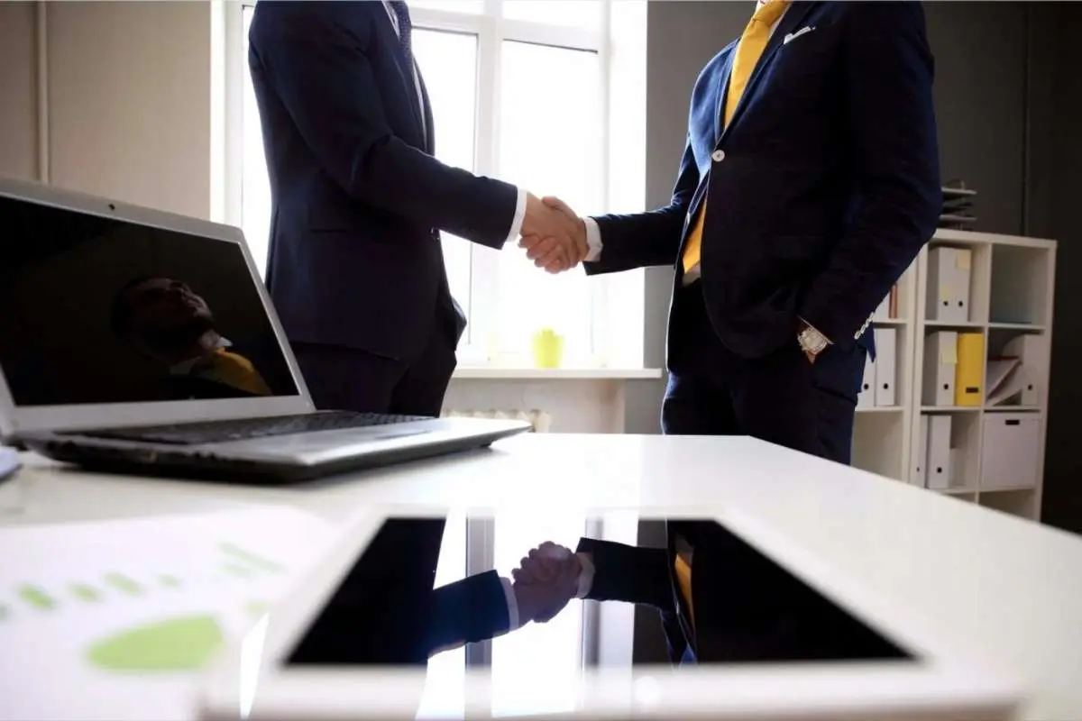 AI for Founder-Led Sales: Sell More Without a Sales Team | The Enterprise World
