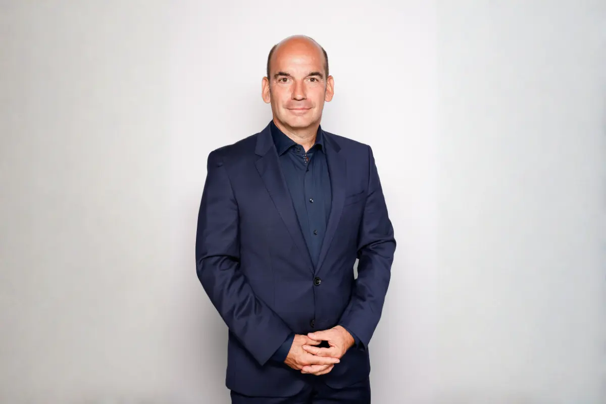 Scalionblue: Dr. Christoph Falk - Helping Organizations Build Stronger | The Enterprise World