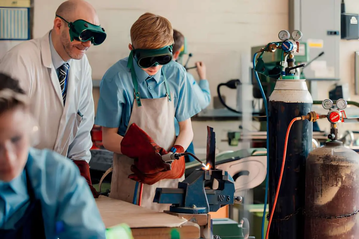 How to Choose a Calibration Gas Supplier for Your Lab? | The Enterprise World