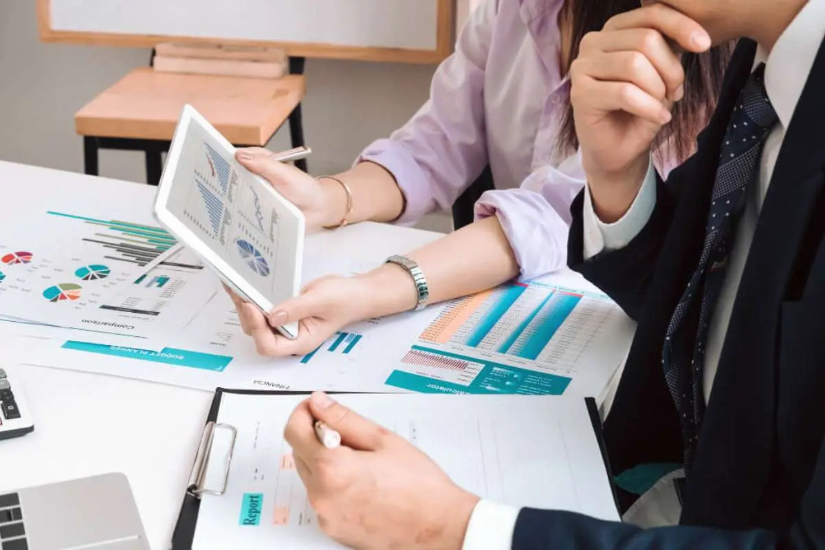Why Corporate Thought Leadership Fails to Influence B2B Buyers | The Enterprise World