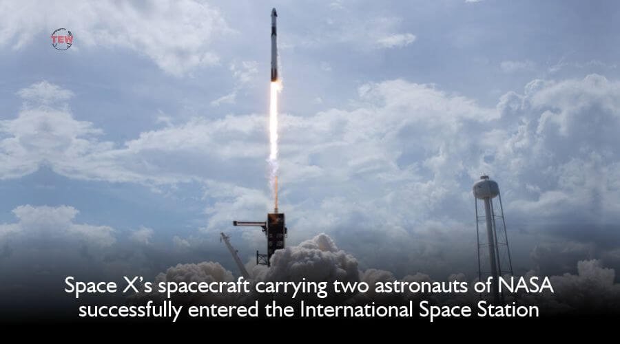 SpaceX spacecraft carrying crew successfully