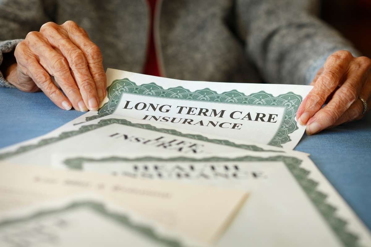 15 Ways to Stop Spending Money and Saving for Retirement | The Enterprise World