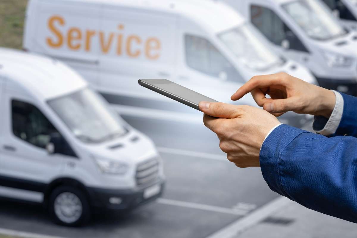 7 ways fleet trackers can benefit your business