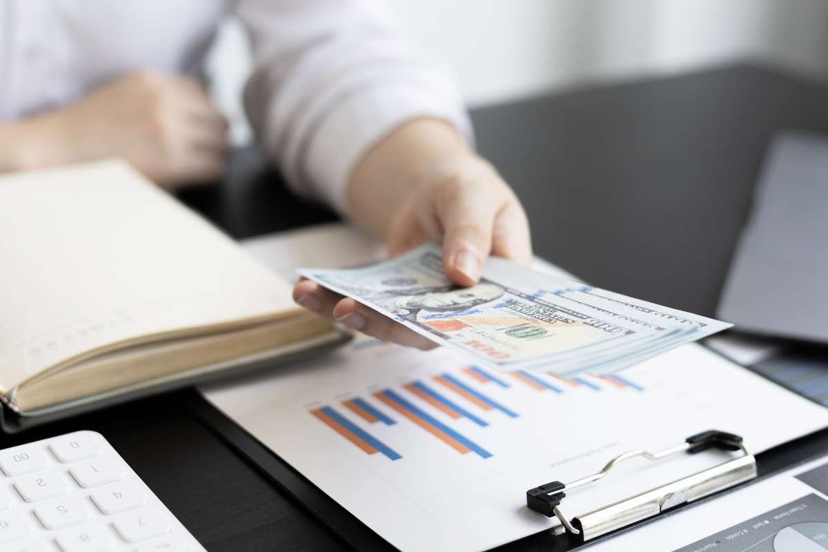 Secrets to identifying when your business needs a payroll service