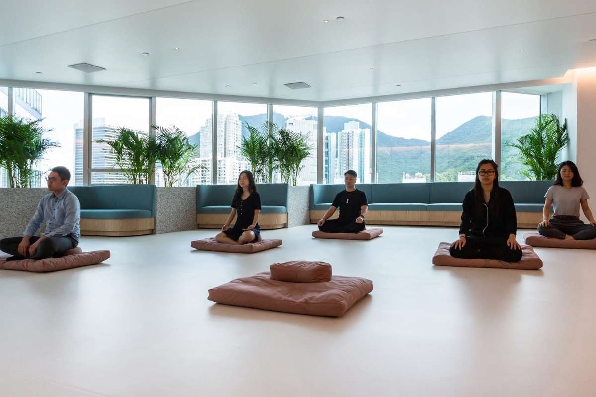 Bored with Your Desk? 10 Smart Ways to Revitalize Your Workspace Today | The Enterprise World