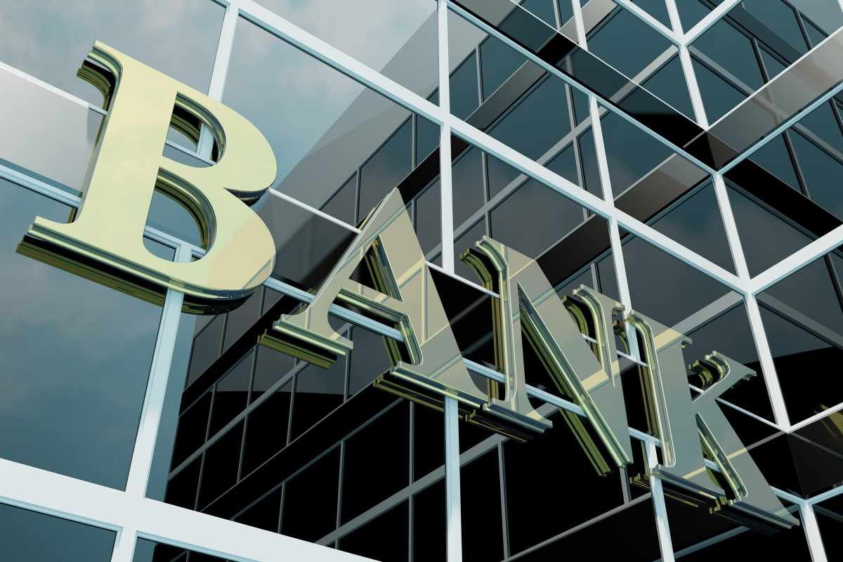 Ensuring Compliance and Promoting Transparency: Strategies of Banks 