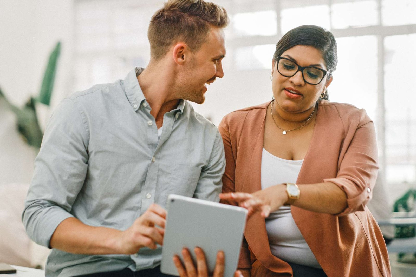 Proactive Partners: Executive Assistant Services Redefining Productivity 