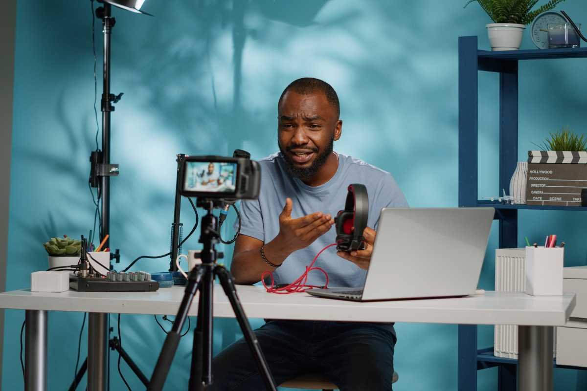 Online Entertainment: A Lucrative Sector for Content Creators and Influencers