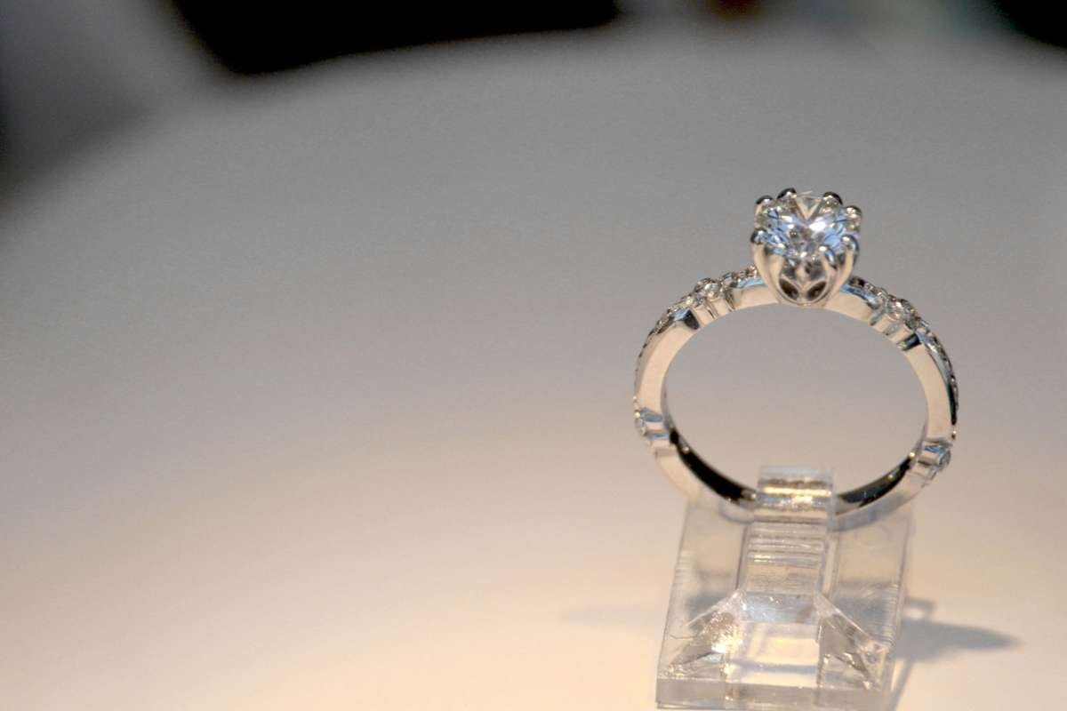 Your Guide to Buying an Engagement Ring at Auction | The Enterprise World