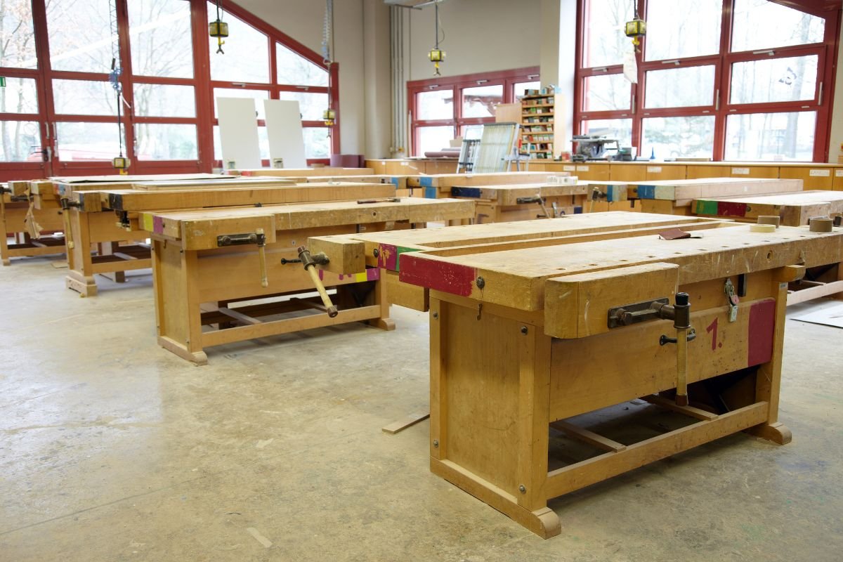 Maximizing Productivity with Industrial Workbenches 