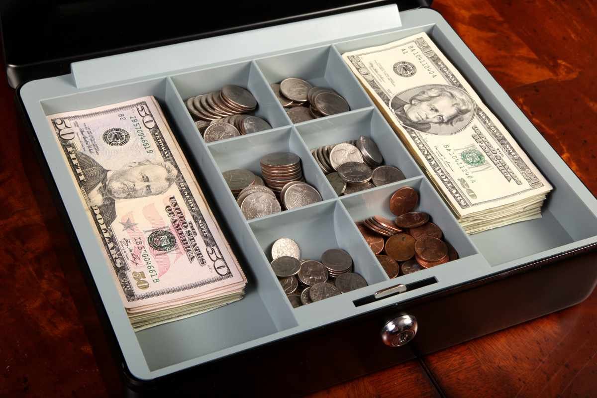 Navigating Cash Flow Challenges: Leveraging Merchant Cash Advances for Financial Stability 