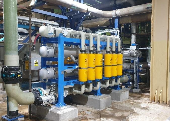 A machine with yellow and blue pipes

Description automatically generated with medium confidence