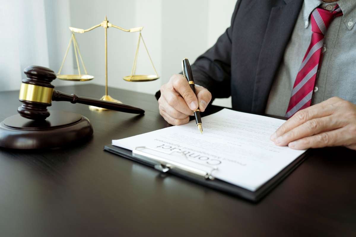 Why Every Business Needs an Commercial Lawyer? | The Enterprise World