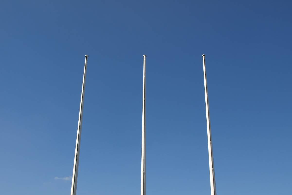 Fiberglass And Aluminum Flagpoles: What Are the Differences? | The Enterprise World