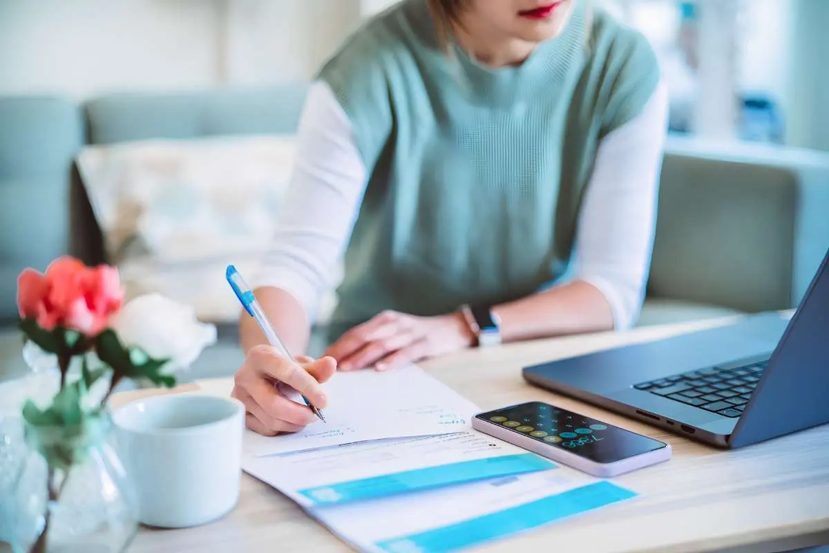 15 Tips and Financial Advice for Students for Better Money Habits | The Enterprise World