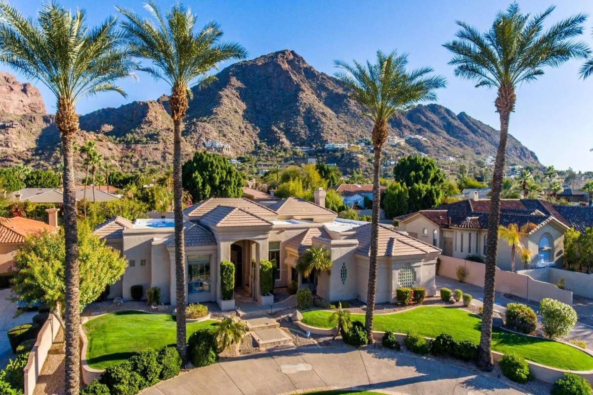 Building vs. Buying a Luxury Home in Phoenix: What You Need to Know?