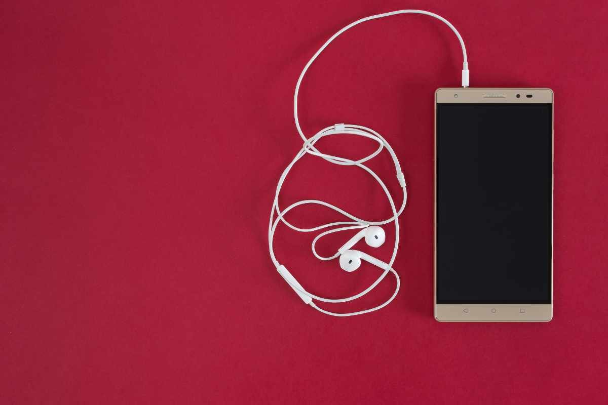 10 Must-Have Long Haul Flight Essentials for a Comfortable Trip | The Enterprise World
