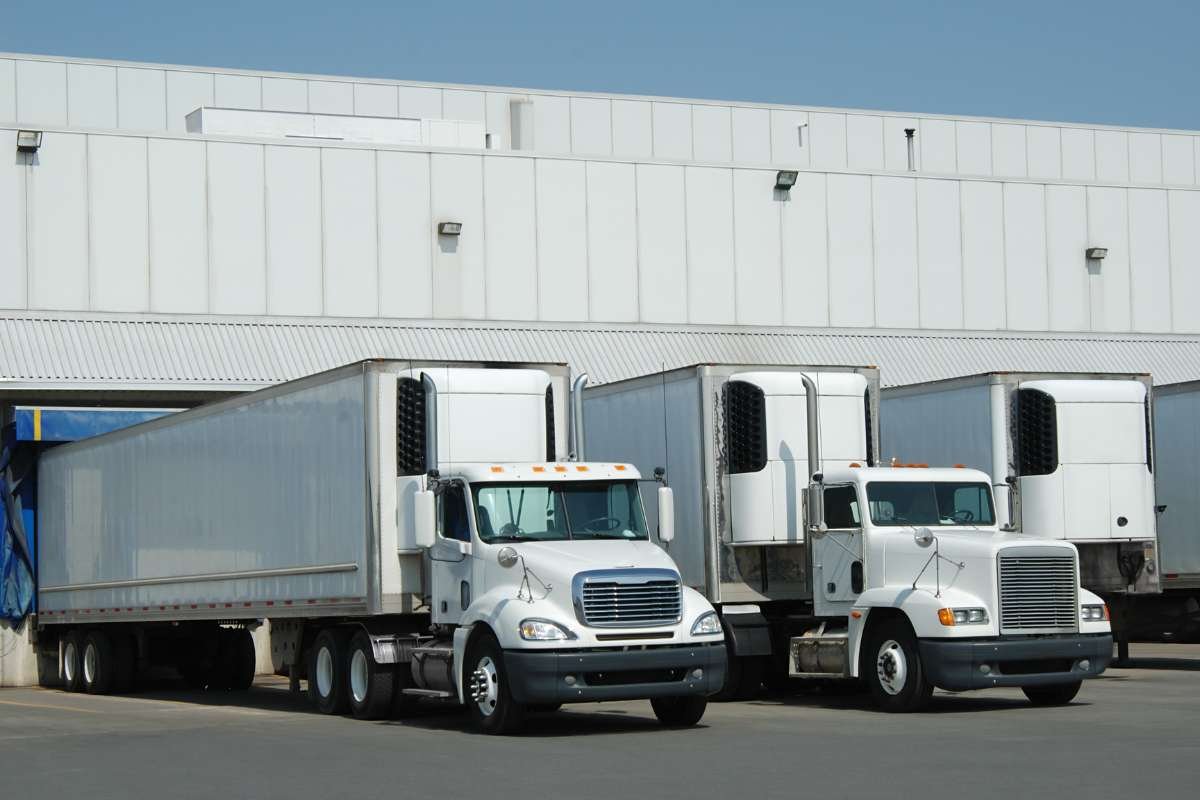Considering a Job in the Trucking Industry? Here’s What You Need to Know