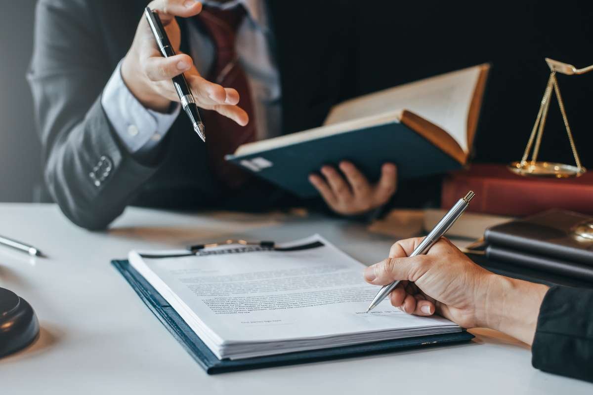 Strategies for Avoiding Common Legal Pitfalls in Business Contracts | The Enterprise World 